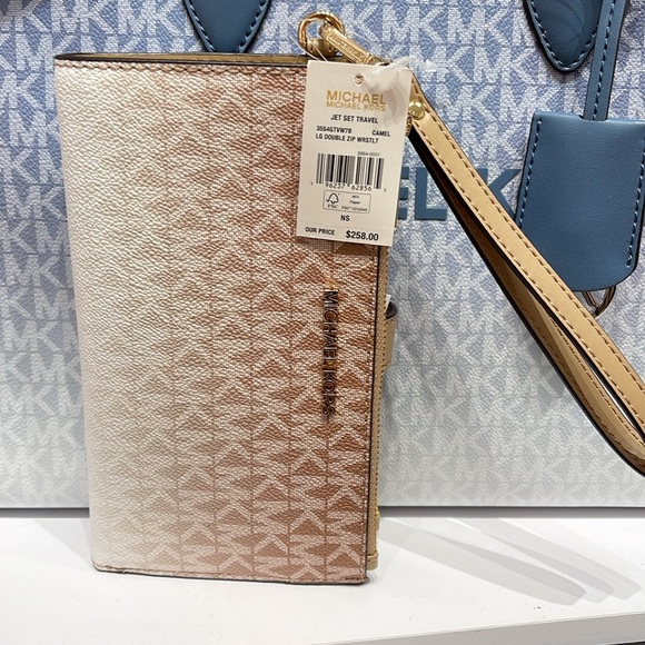 MICHAEL KORS
Jet Set Lg Ombré Logo Double-Zip Wristlet-Wallet-Phone Case Holder - Picture 2 of 16